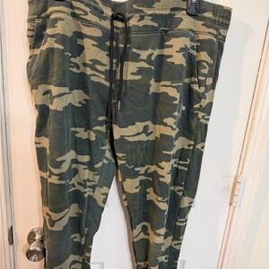 True Religion Camouflage Jogger Pants - Olive & Khaki